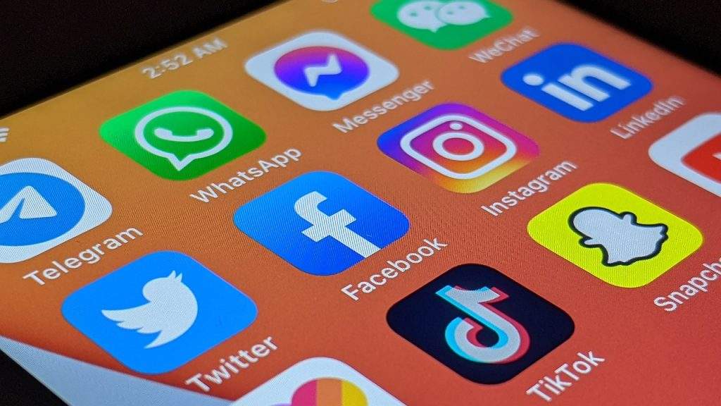 Le app dei social network sullo schermo di uno smartphone