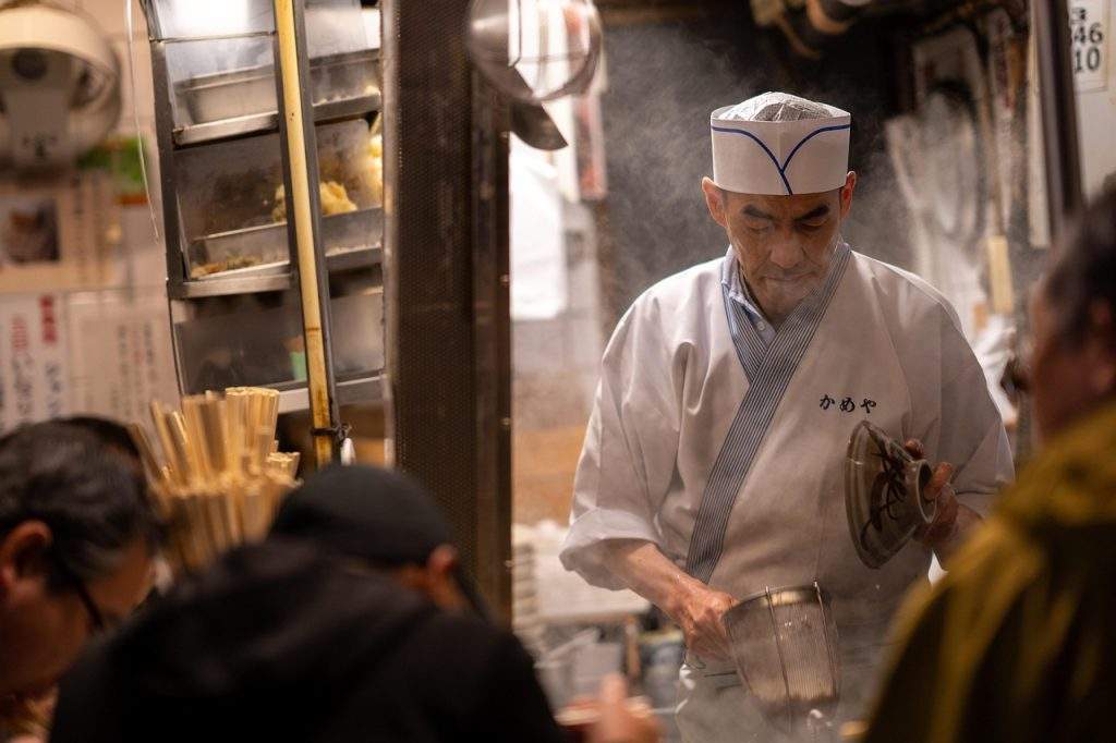 Chef al lavoro in cucina