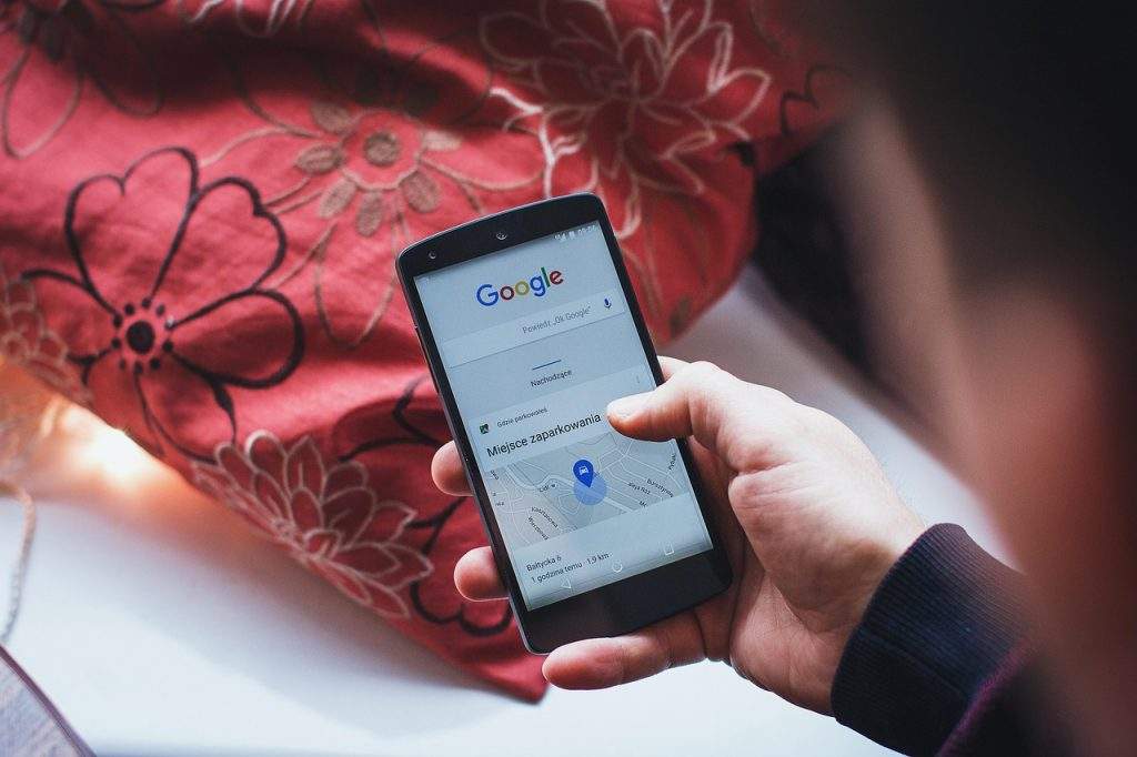 Una ricerca su Google fatta dallo smartphone