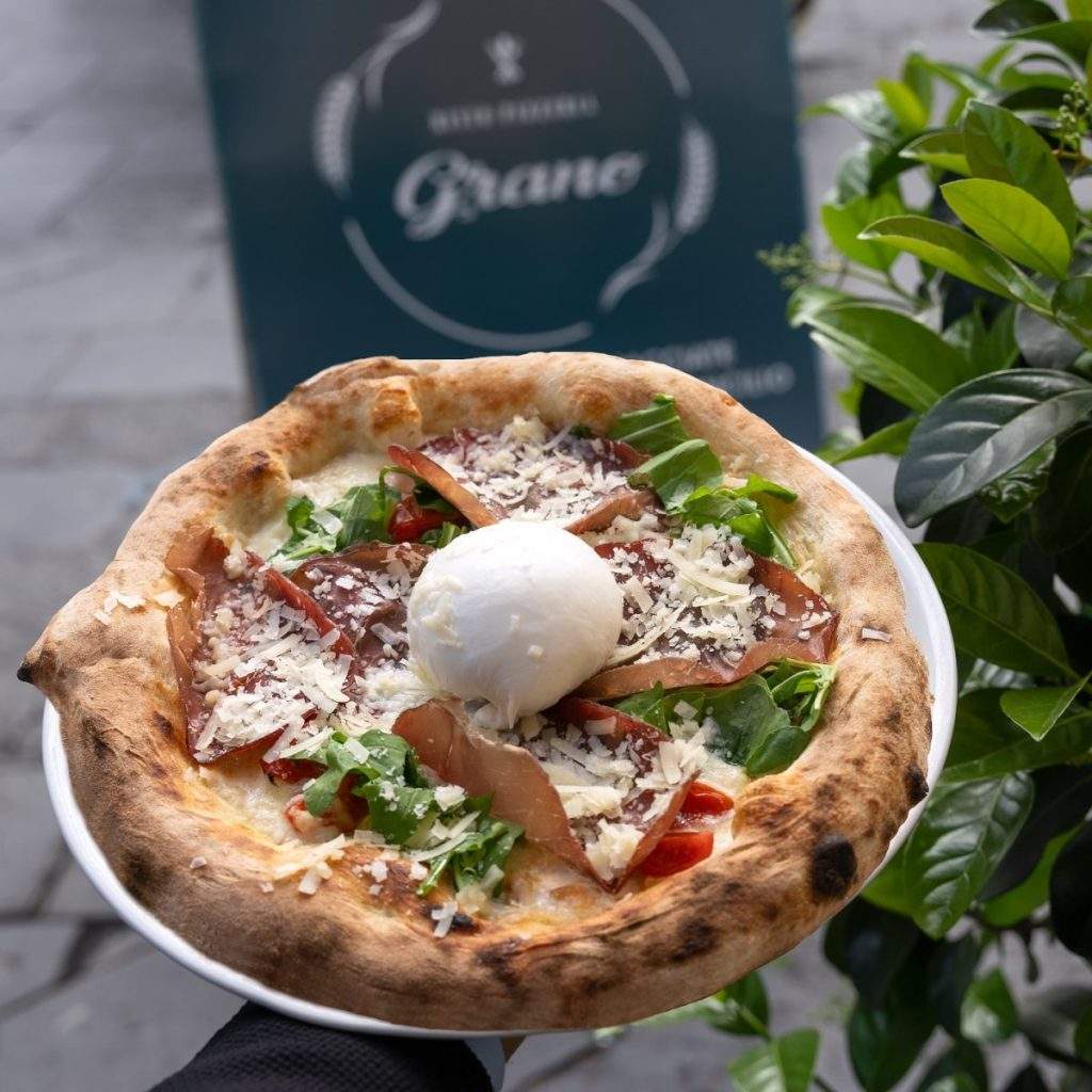 Pizza con burrata di Ristopizzeria Grano
