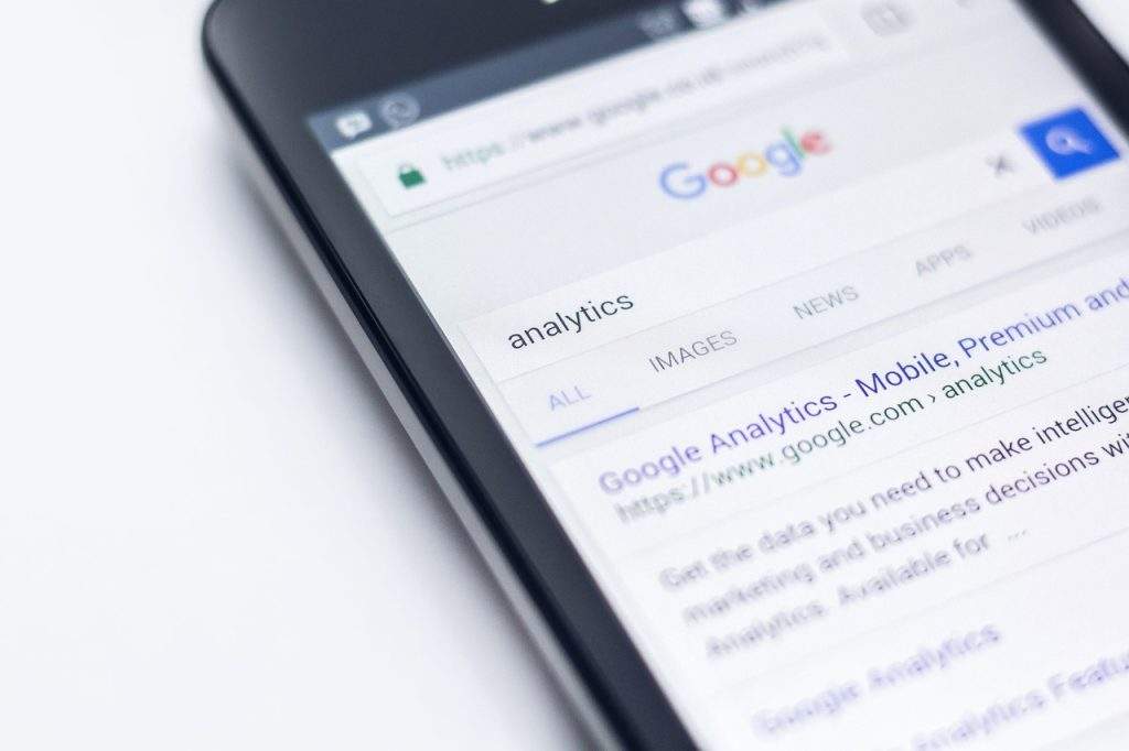 Risultati di ricerca di Google su uno smartphone